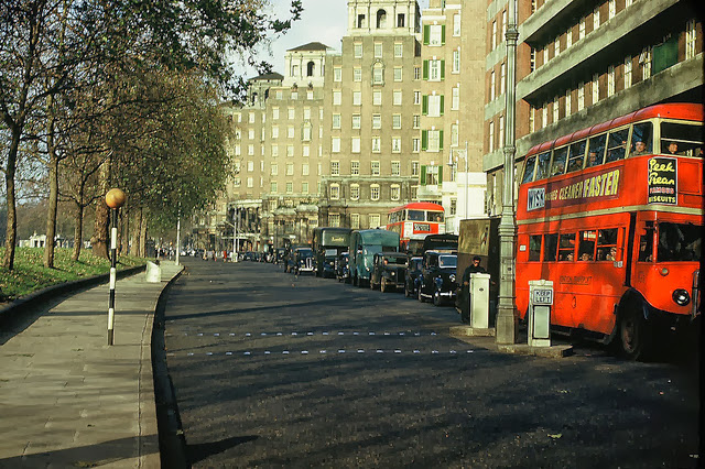 Beautiful Colour Photos of London in 1950 Vintage Everyday