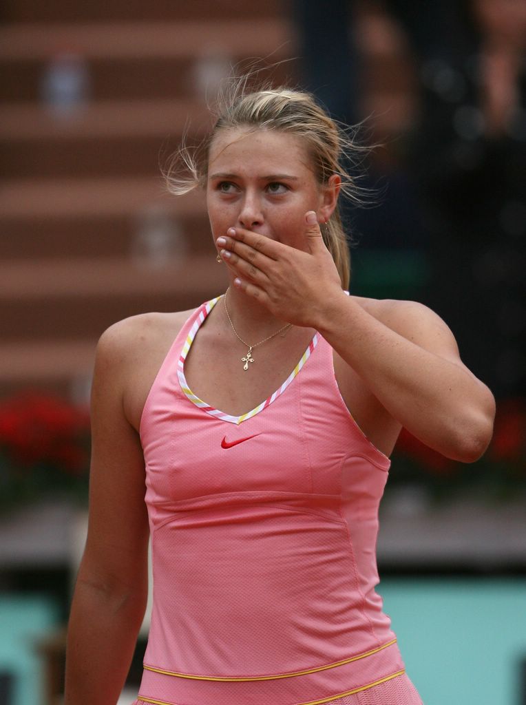 Maria Sahrapova Has a Nice Up skirt at Tennis Court ...