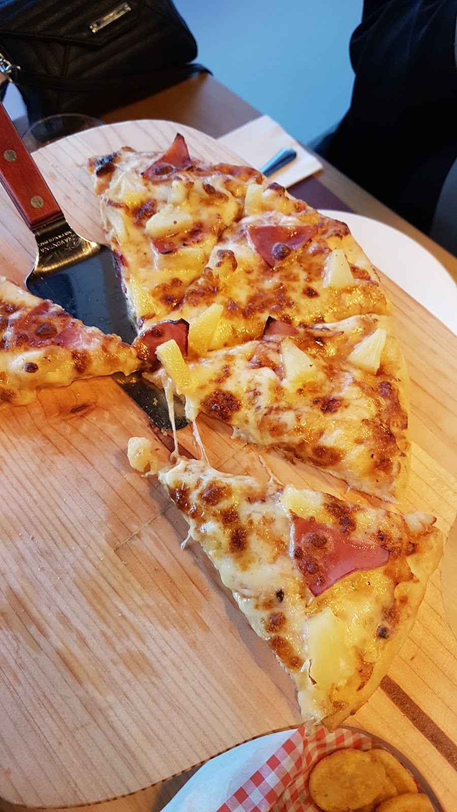 Life in Kuwait Blog Shakey's Pizza Kuwait