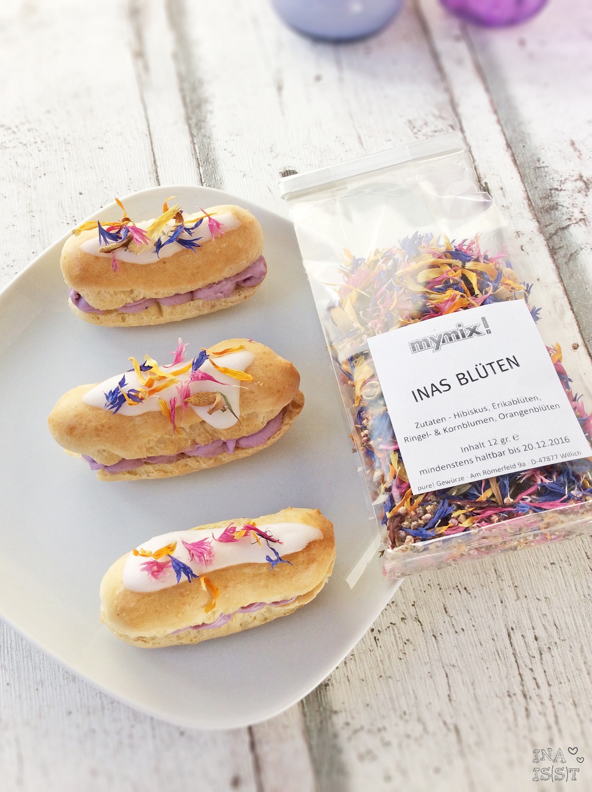 Ina Is(s)t: Eclairs mit Heidelbeercreme und getrockneten Blüten