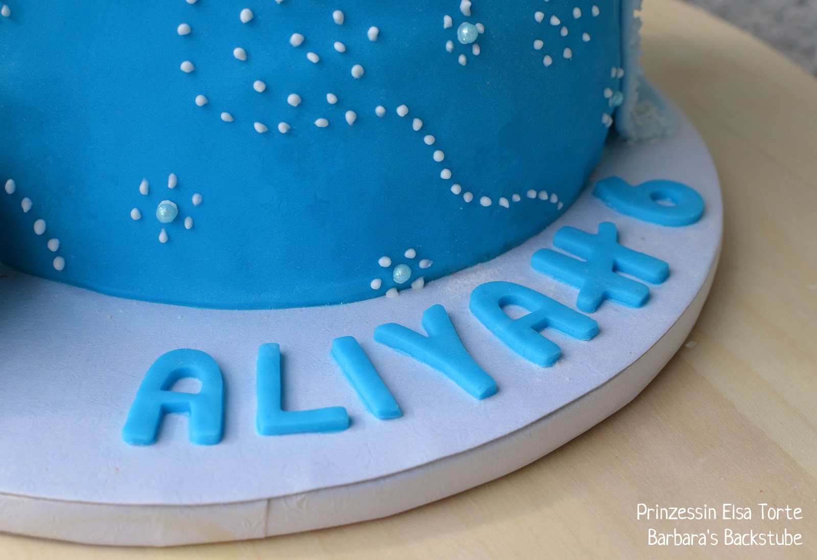 Barbara&amp;#39;s Backstube: Prinzessin Elsa Torte (luftiger Schokokuchen mit ...