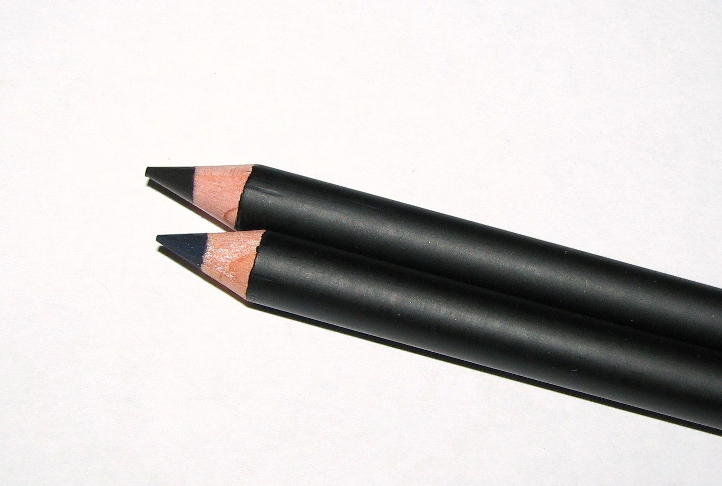 Chanel NOIR and MARINE Le Crayon Kohl Intense Eye Pencil Swatches