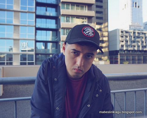 Kemal Palevi - Yeezy Foto Instagram Kemal Palevi