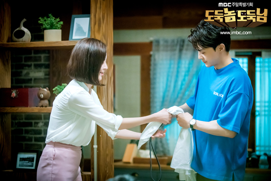 дорама счастье 2 сезон. плохая сестра фильм 2014. воры дорама. плохой вор хороший вор дорама. дорама сожители такуя.