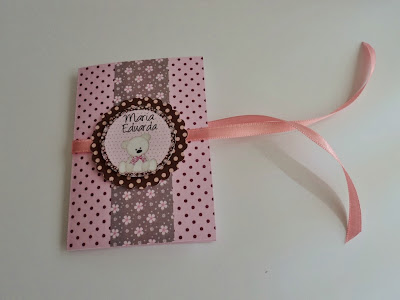 convite artesanal scrapbook 1 ano ursinho rosa