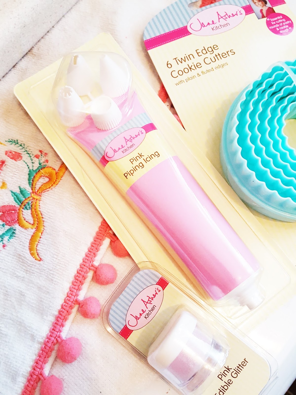 Bows And Pearls Pretty Pastel Baking