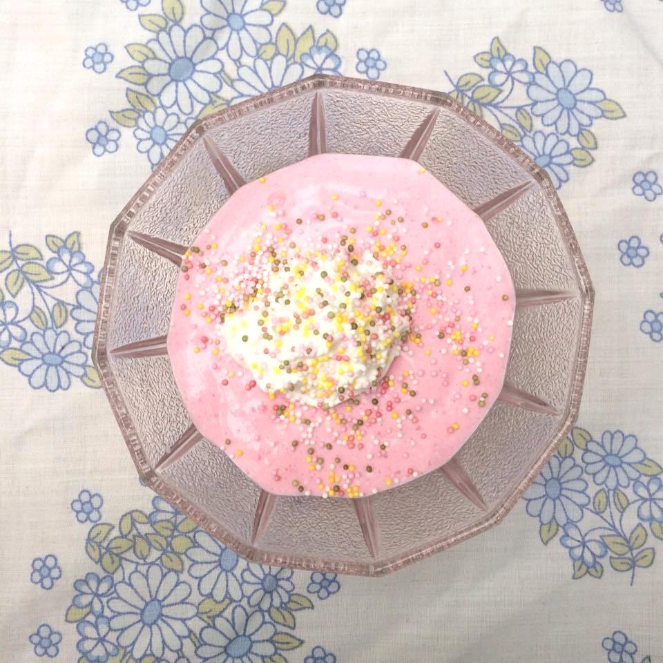 that looks disgusting Classic 70s and 80s desserts taste test THE RETURN