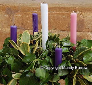 Những cây nến Mùa Vọng - Ý nghĩa Mùa Vọng – Biểu tượng của các cây nến và vòng hoa - the Meaning of  the Advent Wreath 