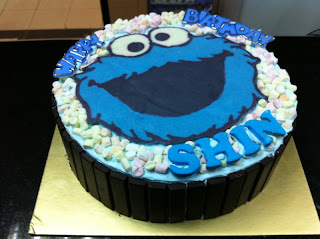 Shin Cookie Monster cake.
