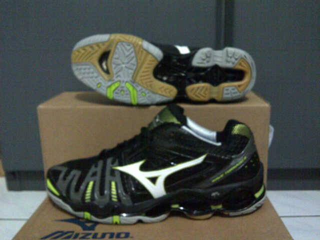 mizuno tornado 8