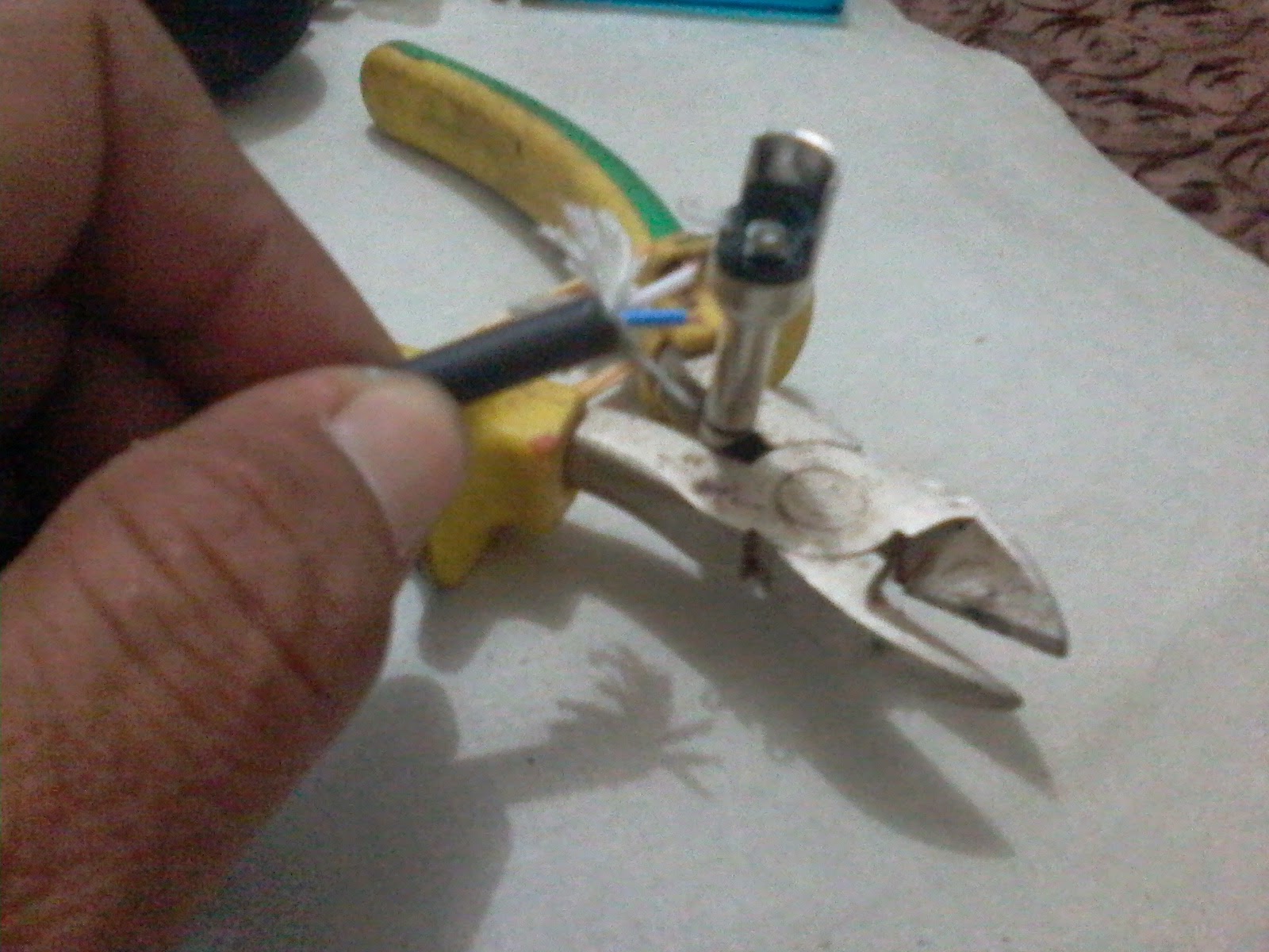 Teknik Dasar Elektronika dalam Menyolder Kabel Jack Guitar Teknik Dasar Elektronika dalam Menyolder Kabel Jack Guitar