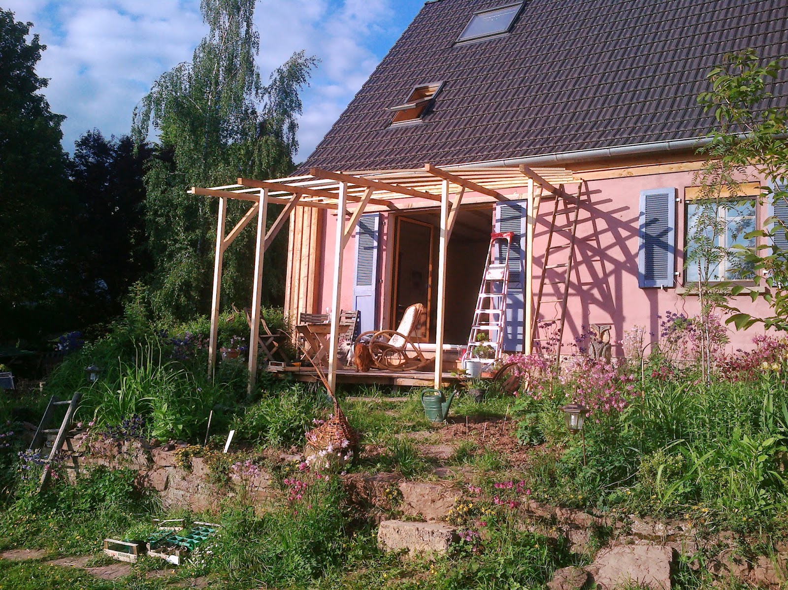 Karl Erwin und die Frau - ein Haus wird glücklich: Bau einer Pergola