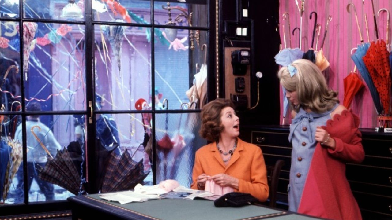 カトリーヌドヌーヴ直筆サイン入り超大型写真…シェルブールの雨傘 シェルブールの雨傘 / カトリーヌ・ドヌーヴ (1960年代） | WEB