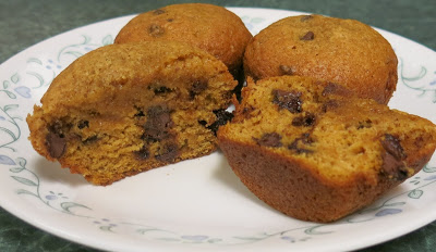 Most Viewed Recipe of the Week | Pumpkin Chocolate Chip Muffins from Debbi Does Dinner.. Healthy and Low Calorie #SecretRecipeClub #recipe #muffins #pumpkin #breakfast