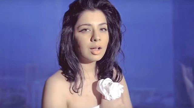 Bollywood Hottie: Singer Jasmine Sandlas