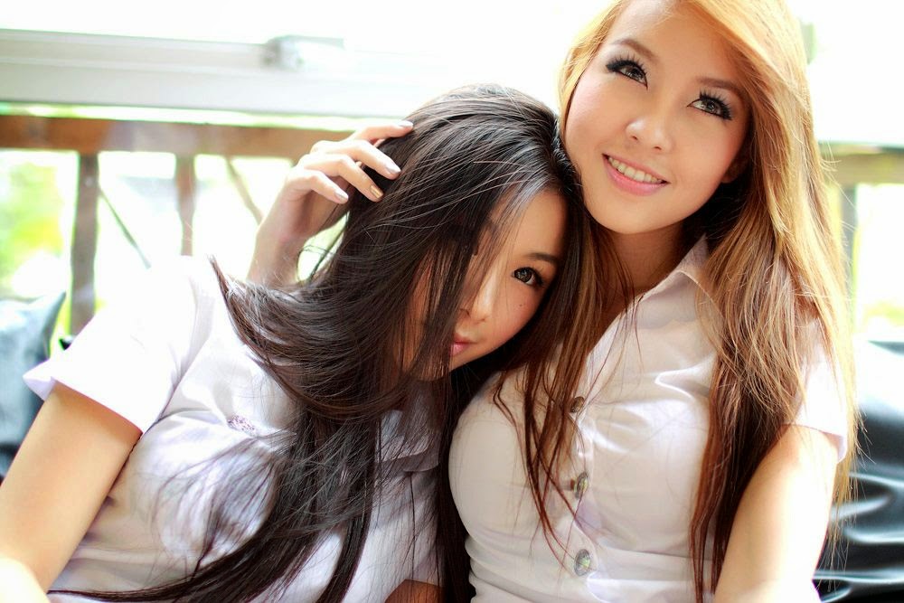 Japanese girl lesbian. Две девочки азиатки. Азиатские подруги. Азиатские девушки несколько. Красивые девушки азиатки.лесбиянки.