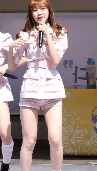 핑크빛 오마이걸 아린
