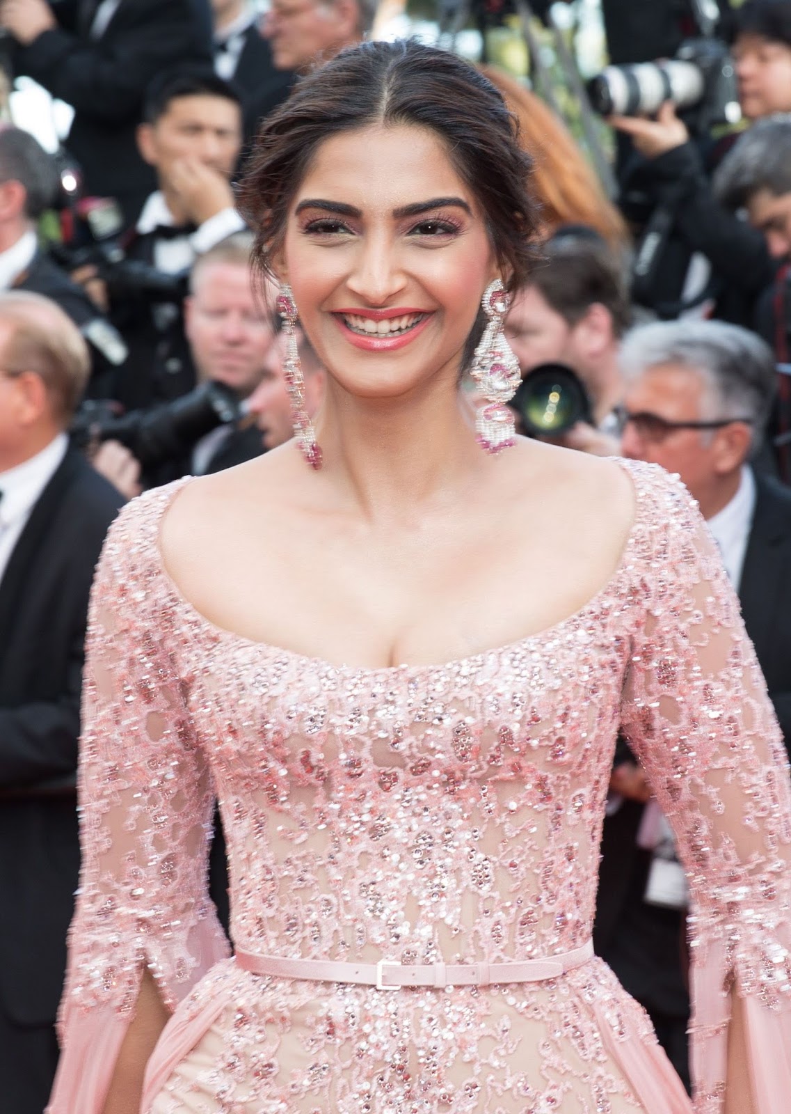 Sonam Kapoor Looks Flawless in Elie Saab Peach Gown At 'The Meyerowitz Stories' Premiere During The 70th Cannes Film Festival 2017
