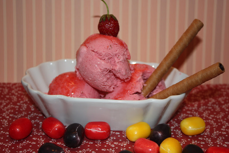 dies´und das und süsse Sachen...: Erdbeer-Limetten-Eis mit Frischkäse
