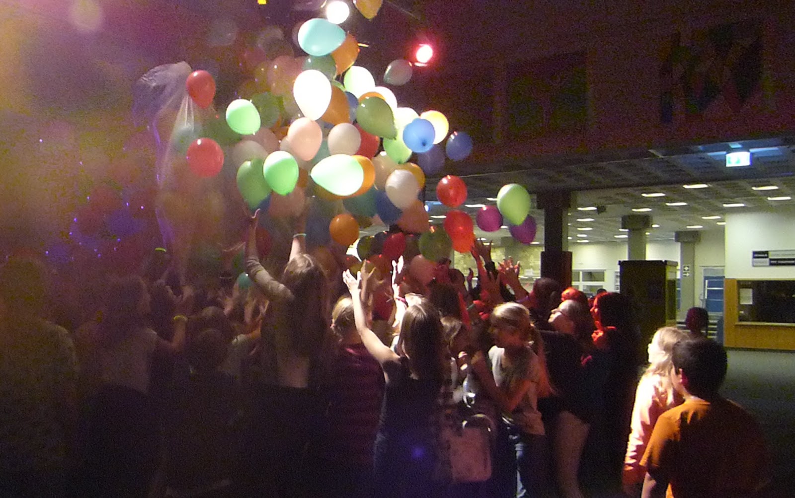 Tanz In Den Mai Lustig Lustigebilder Lustige Bilder Tanz In Den