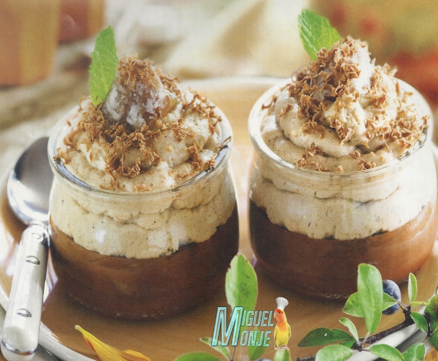 Mousse de café y nata (crema de leche)