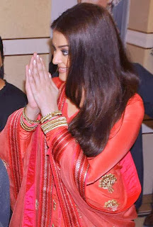  Aishwarya Rai Bachchan inaugurates 52nd store of Kalyan Jewellers in Ludhiana 