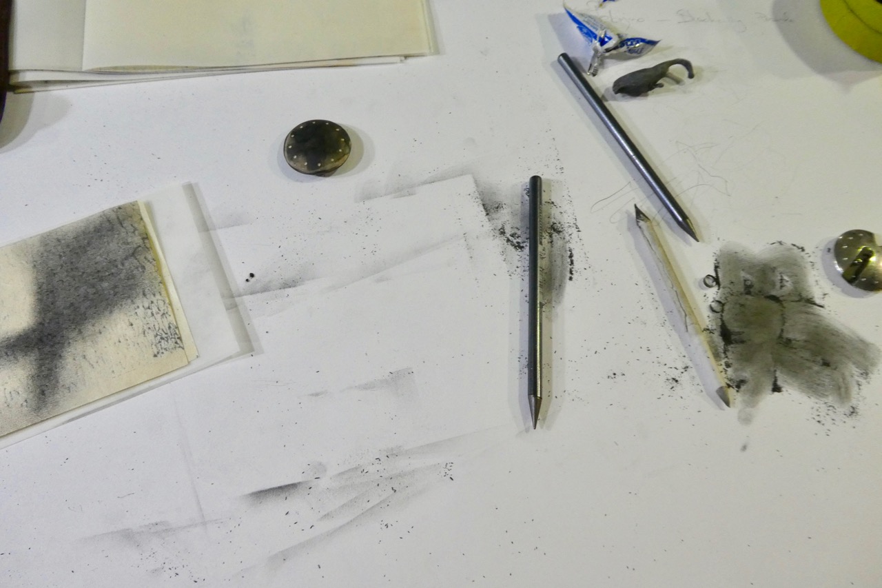 tracemarks 3/52 noughts and crosses..