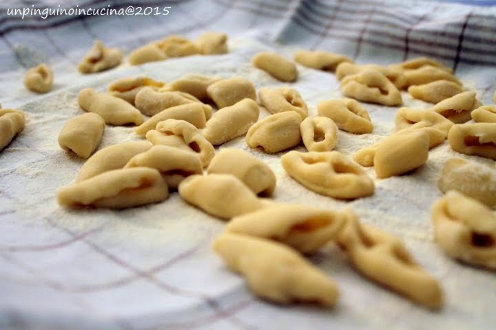 cavatelli fatti in casa con cozze, ceci e cicoria 