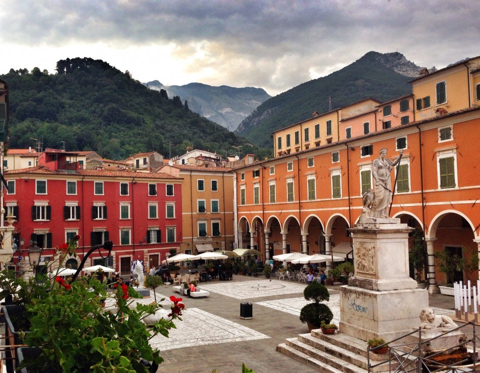 Parlando d'Italia Carrara, a cidade do