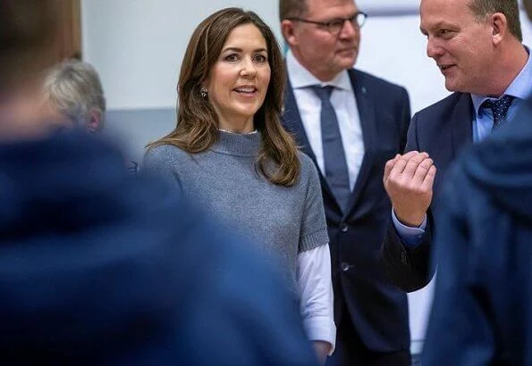 Crown Princess Mary visited Høng Efterskole together with the Mary Foundation. Princess wore wool sweater by Zara