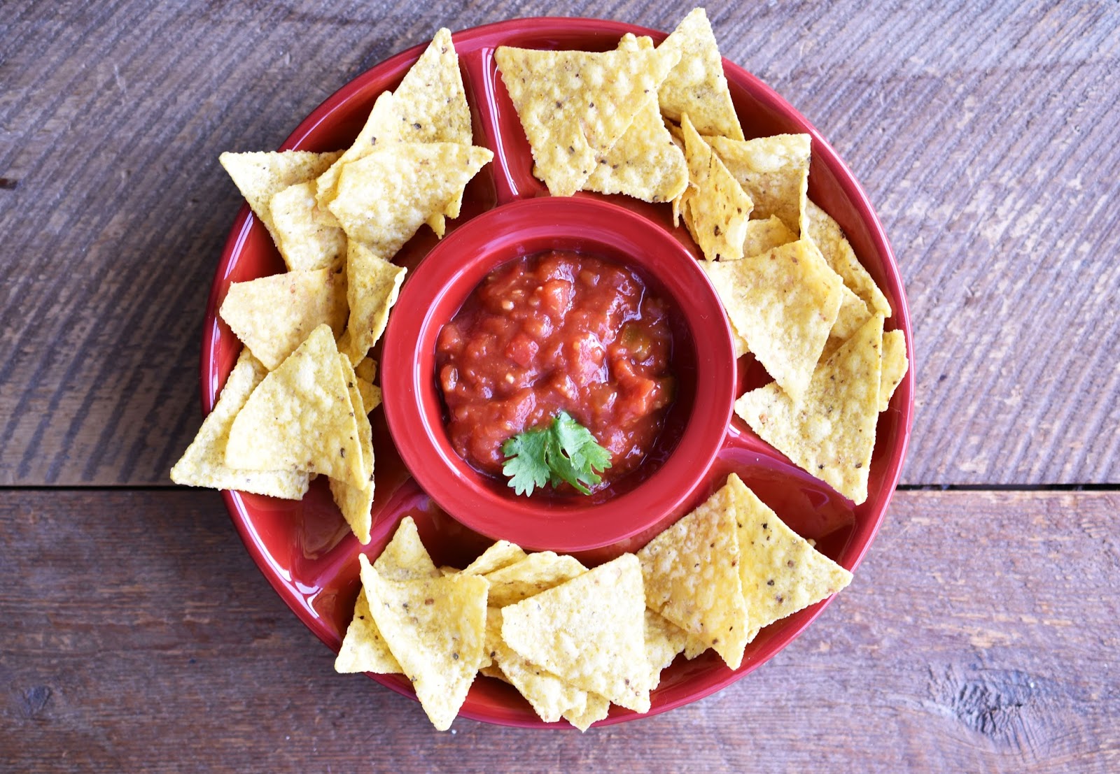 Woman in Real Life My Heated Chip and Dip Tray & Vintage Bliss