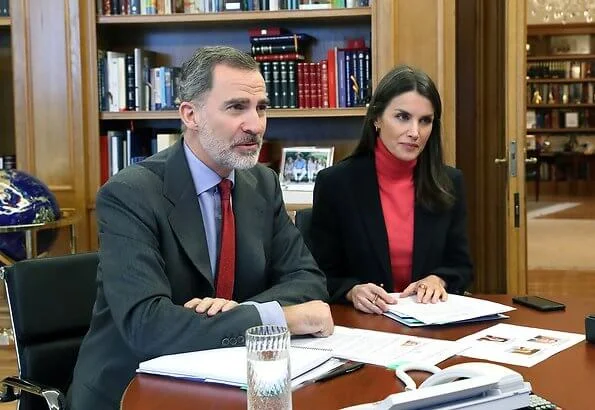 President of the Spanish Federation of Associations of Deafblind People, Francisco J Trigueros. King Felipe and Queen Letizia