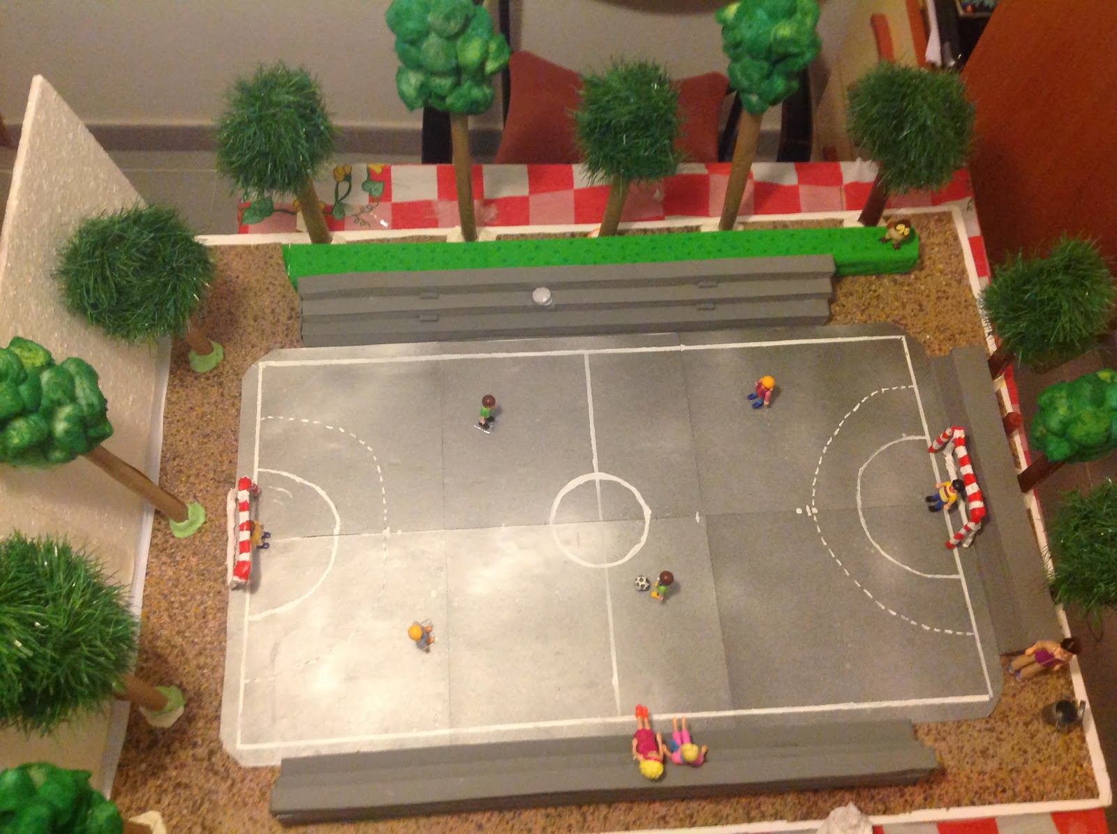 El blog tecnológico de Ana Alix: Maqueta del campo de fútbol y alrededores.