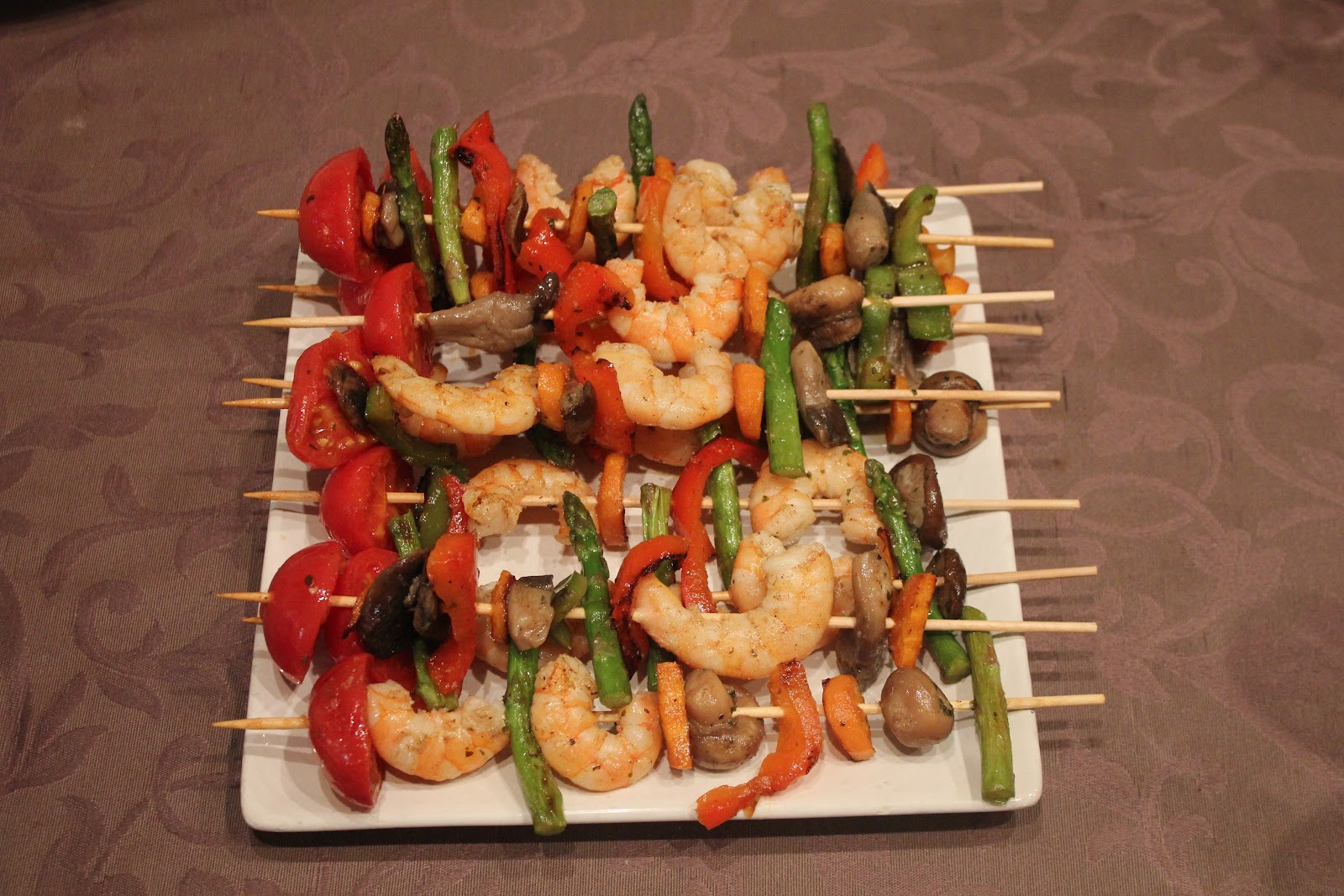 Dulce Barcelona: Pinchos de langostinos con verduras a la brasa