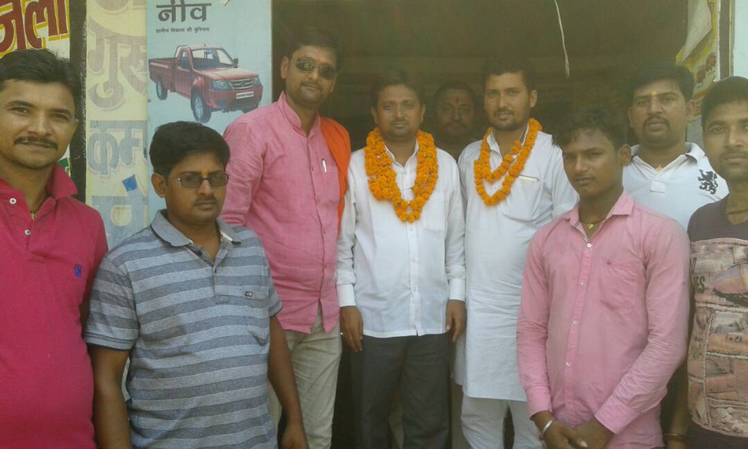 कार्यकर्ताओं ने भखरूआं मोड़ पर किया स्वागत