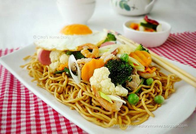 Mie siram capcay / Indonsian style noodle topped with vegetables. #indonesiacuisine #capcay #ifumie #asianfood #indonesian #seafood #chicken #stirfry