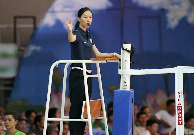 Nữ trọng tài Nguyễn Thị Thanh Tuyền (Vĩnh Long) với kỷ lục điều hành 12 trận đấu ở giải vô địch nữ châu Á 2017