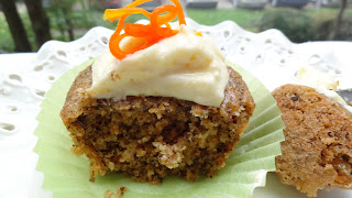 Muffins cu morcovi si crema de branza