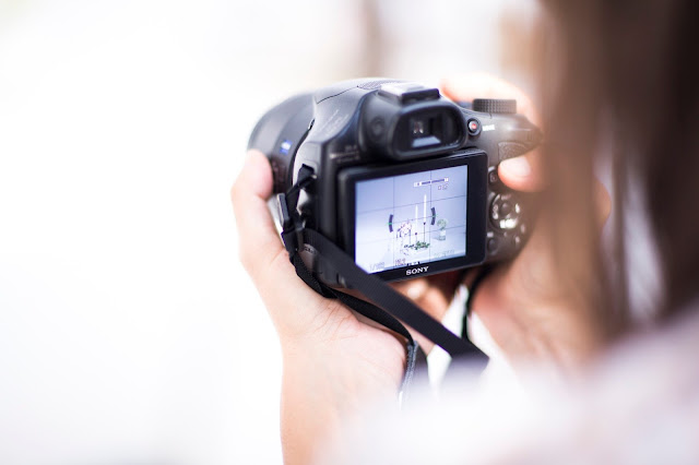Auf der Mammilade|n-Seite des Lebens | Personal Lifestyle Blog | Kreativ mit Blumen und Pflanzen | Tipps für das Gestalten und Fotografieren von Stillleben | Fotostudio | behind the scenes | Photo Credit AnnyCK für sisterMAG Auf der Mammilade|n-Seite des Lebens | Personal Lifestyle Blog | Kreativ mit Blumen und Pflanzen | Tipps für das Gestalten und Fotografieren von Stillleben | Fotostudio | behind the scenes | Photo Credit AnnyCK für sisterMAG