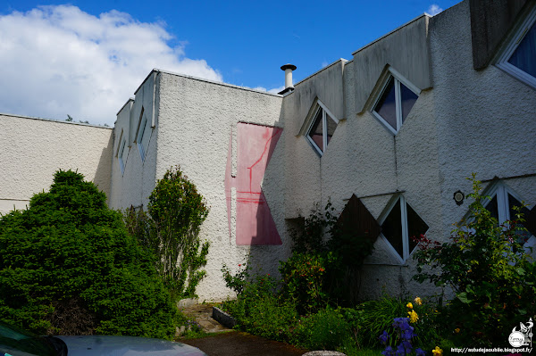 Elancourt - Résidence du Pré-Yvelines, Pistons et Cylindres. Maisons OCIL Architectes: Philippe et Martine Deslandes Projet / Construction: 1969 - 1973 200 maisons: 81 "Pistons" et 119 "Cylindres" Elancourt - Résidence du Pré-Yvelines, Pistons et Cylindres. Maisons OCIL Architectes: Philippe et Martine Deslandes Projet / Construction: 1969 - 1973 200 maisons: 81 "Pistons" et 119 "Cylindres"