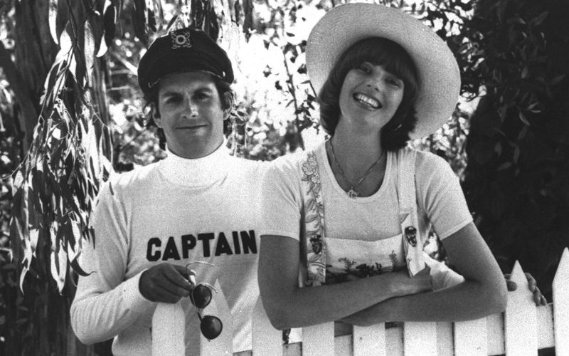 20 Lovely Vintage Photographs of ’70s Duo Captain & Tennille Vintage