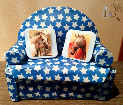 Sofa-guardatesoros-hecho-de-gomaeva-Ideadoamano