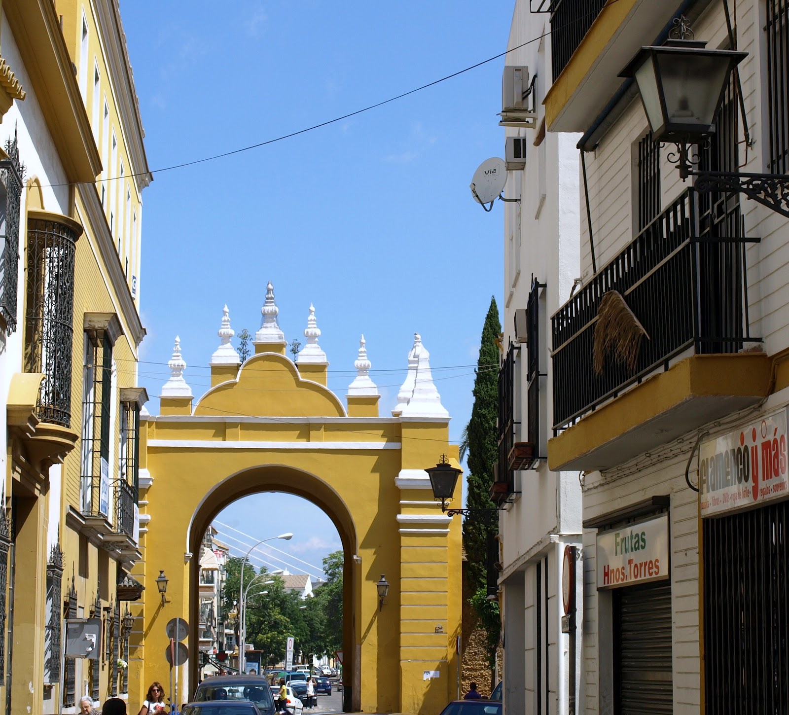 Sevilla Daily Photo: Bajo el Arco de la Macarena.