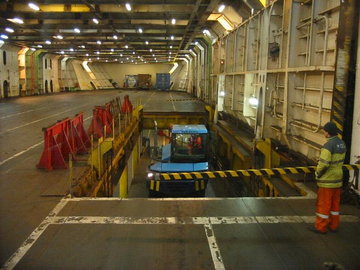 Pelaut: kapal Ro-Ro - Roll on - Roll Off