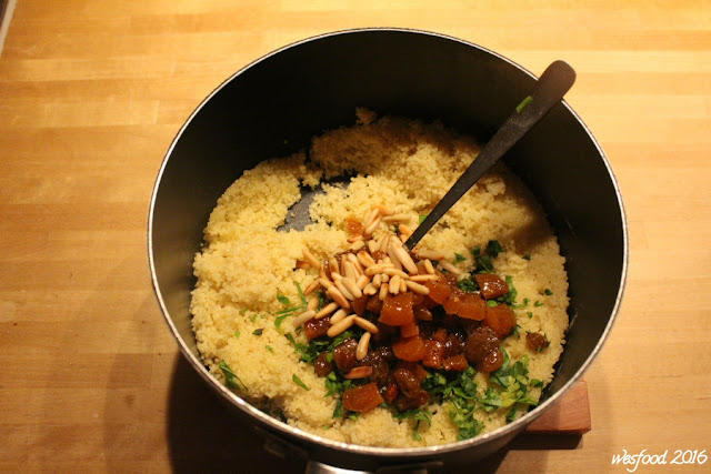 WesFood: Tajine mit Hähnchen, Oliven und eingelegten Zitronen, dazu ...