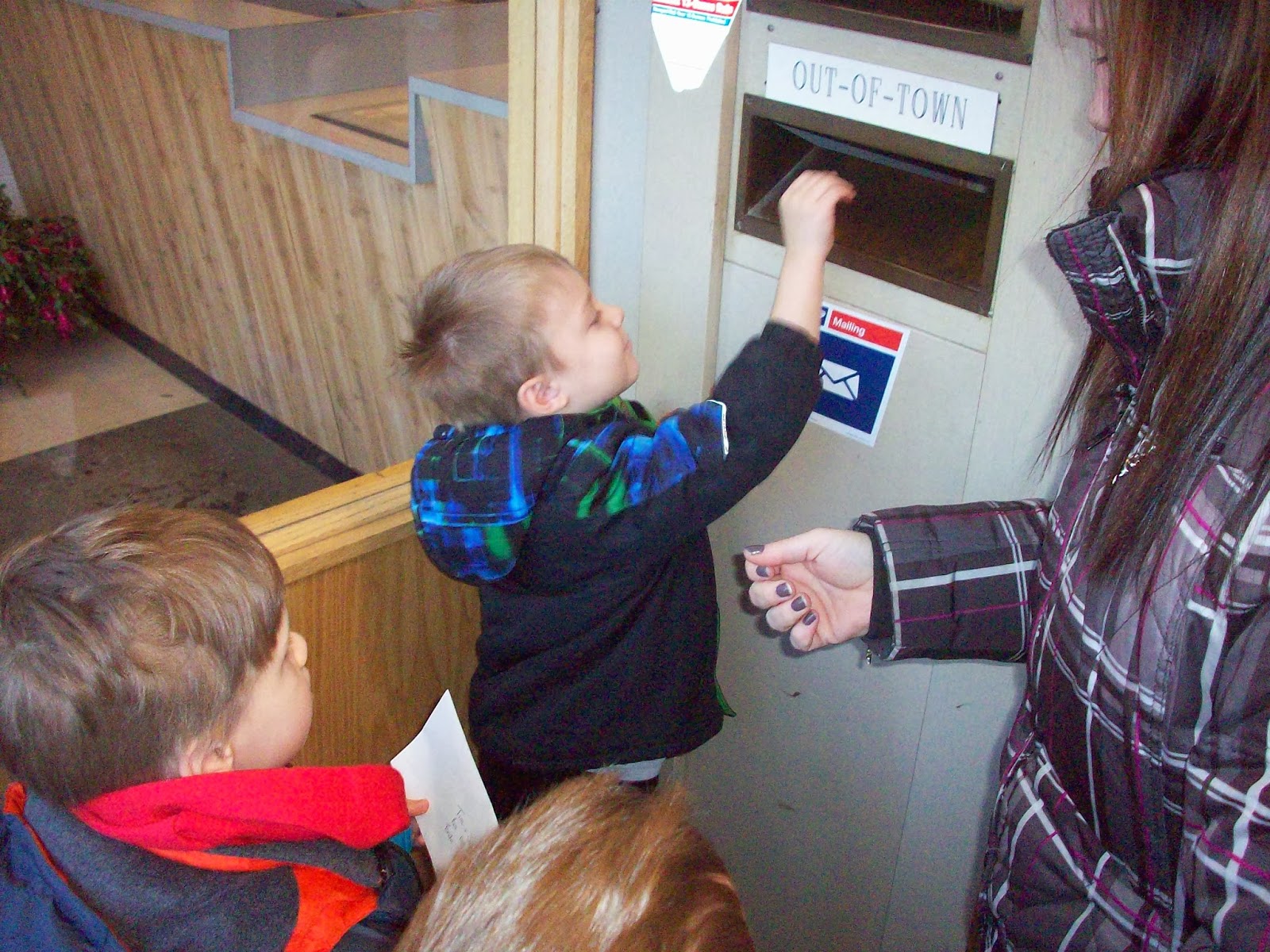 NewellFonda Preschool Post Office Visit