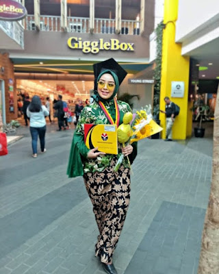 Gambar model hijab wisuda wajah bulat terbaru Gambar model hijab wisuda wajah bulat terbaru