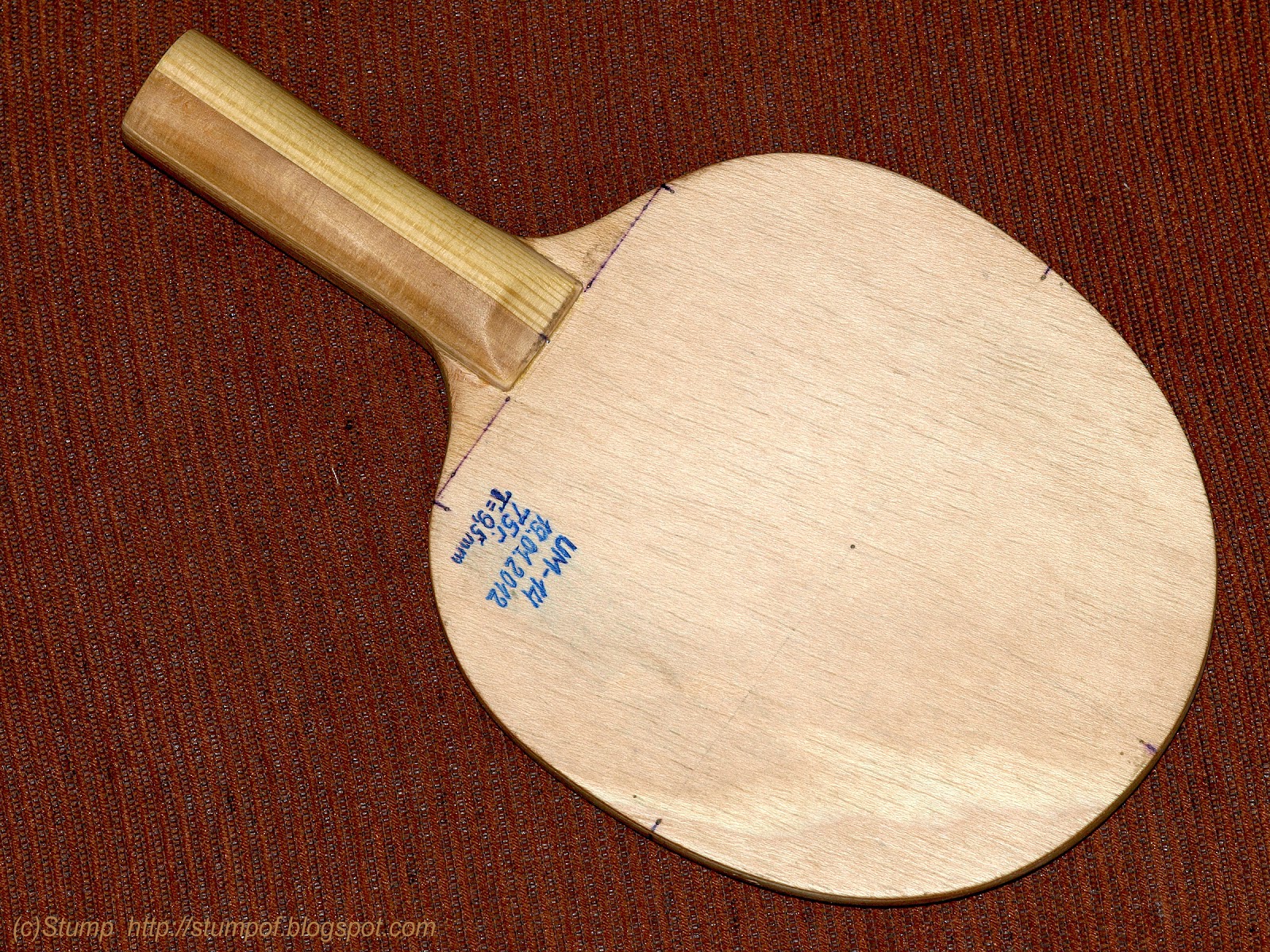 макет теннисной ракетки. настольный теннис ракетка и мяч. теннисная ракетка изготовлена. размеры ракетки для настольного тенниса. теннисная ракетка изготовлена.