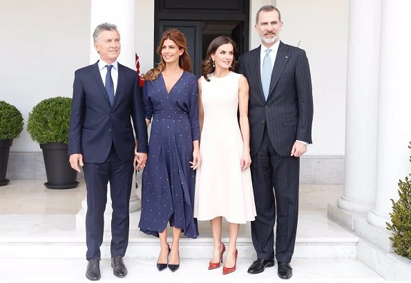 Queen Letizia wore a new midi dress by Pedro del Hierro. President Mauricio Macri and First Lady Juliana Awada