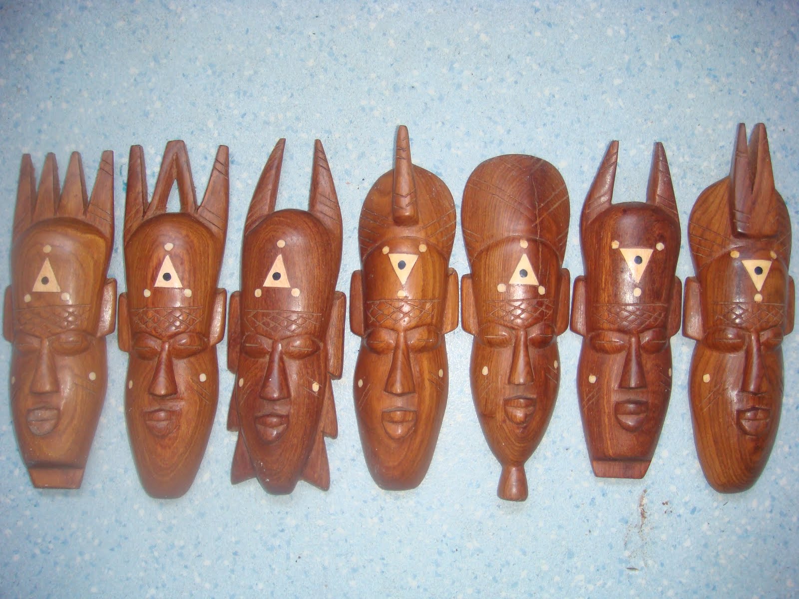 Masque africain maison du monde en bois. Décoration murale africaine